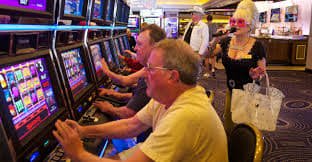 qq368 Live Casino meja dealer sungguhan dengan streaming berkualitas tinggi
